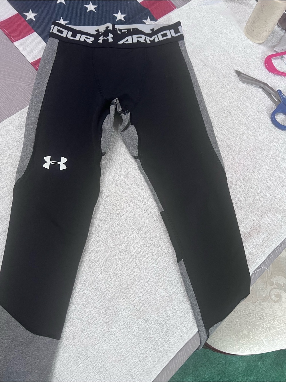 Under Armour ColdGear Girls YSM Youth Small Black Gray Leggings 1344889